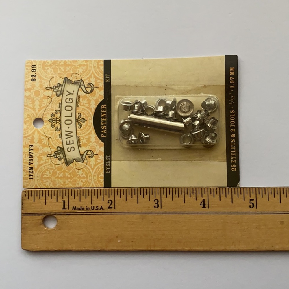 2011 Sew-ology Fastener 25 eyelets 2 tools 5/32 inch 3.97mm 759779 - Picture 7 of 7